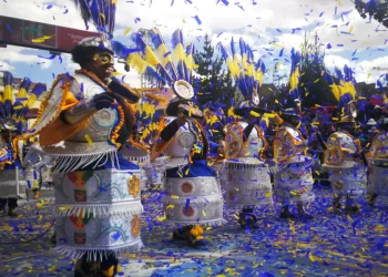 Danzarines de una morenada en la Festividad de la Virgen del Carmen. FOTO: GAMEA