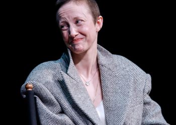 Andrea Riseborough interpreta en "To Leslie" a una madre en Texas quien gana la lotería pero acaba con su fortuna y se entrega al alcoholismo. Foto: AFP.