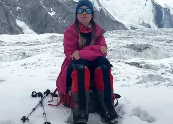 Ninguna señal de vida de alpinista rusa en montaña de Kirguistán