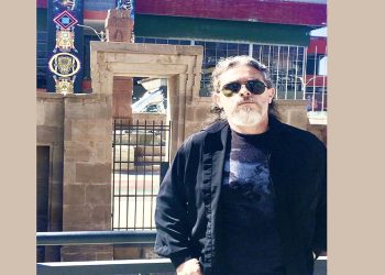 El cantante y compositor Marcos Tabera en una visita a la ciudad de La Paz