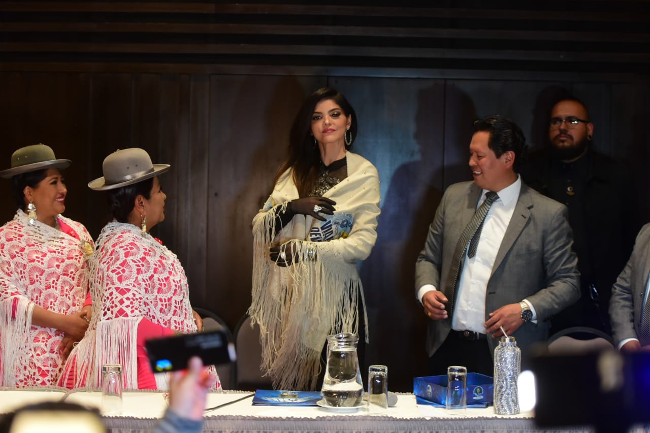 La cantante Ana Bárbara, en la conferencia de prensa en La Paz. Foto: Rodwy Cazón - La Razón