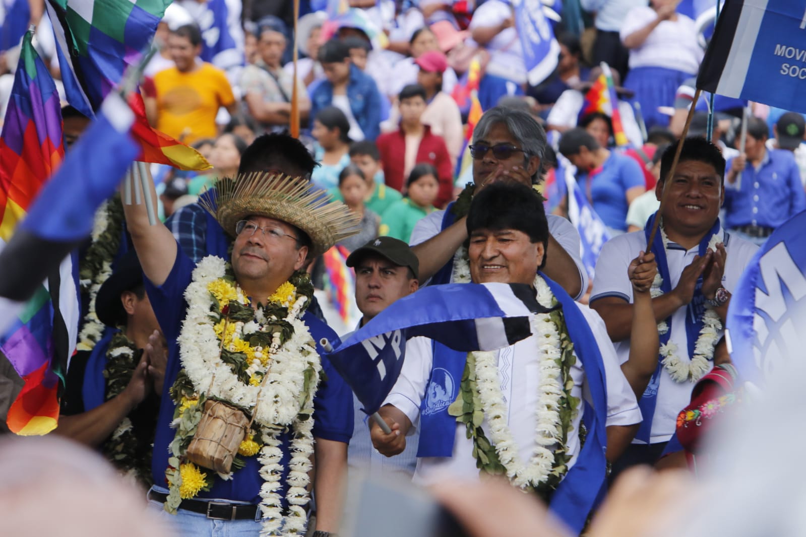 Luis Arce y Evo Morales en la celebración de los 28 años del MAS. Foto: APG