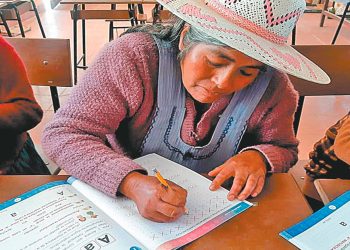 Las mujeres son las que más buscan salir del analfabetismo.