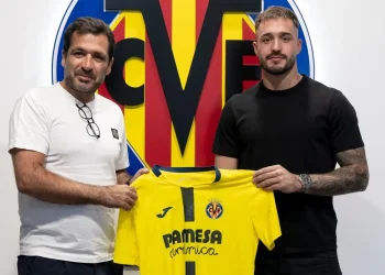 Arquero del PSG Arnau Tenas ficha por el Villarreal
