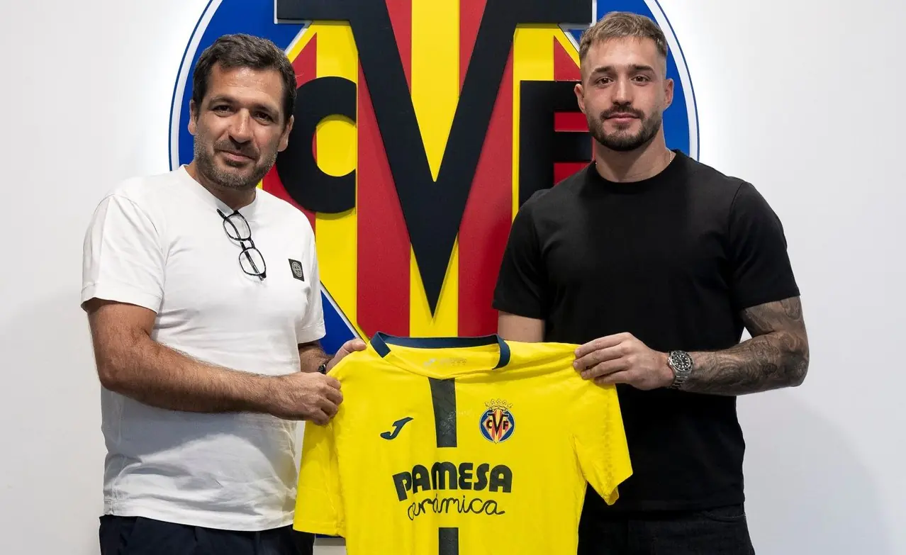 Arquero del PSG Arnau Tenas ficha por el Villarreal