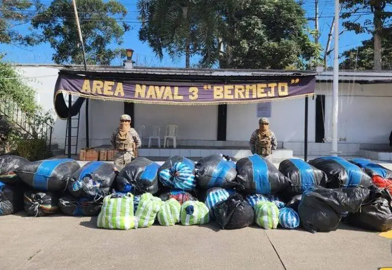 Armada incauta ropa usada de contrabando valuada en Bs 154.000