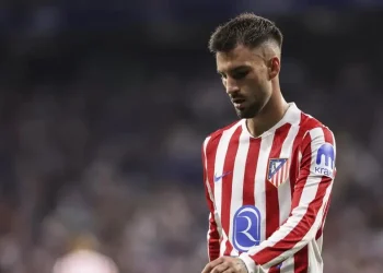 El centrocampista del Atlético Álex Baena sufre una lesión