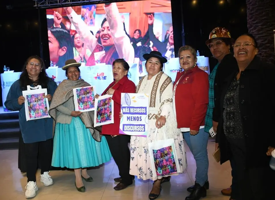 Foro: Mujeres demandan Independencia y justicia económica