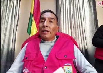 El vocero municipal Elvin Linares en una entrevista en La Razón Radio. Foto: La Razón