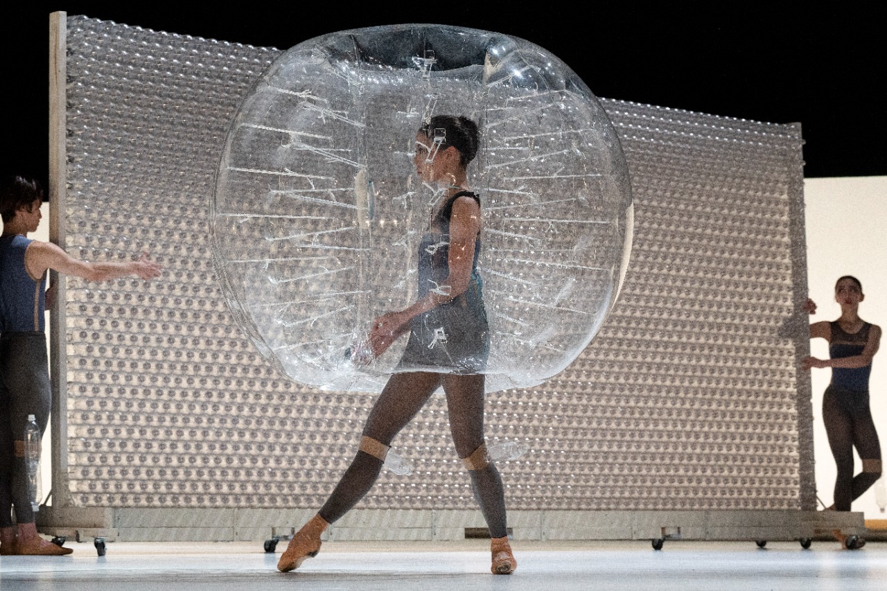 El ballet japonés presentó el espectáculo 'Plastic'. Foto: AFP