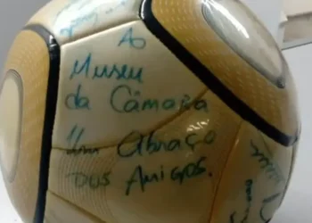 Condenado a 17 años por robar balón firmado por Neymar