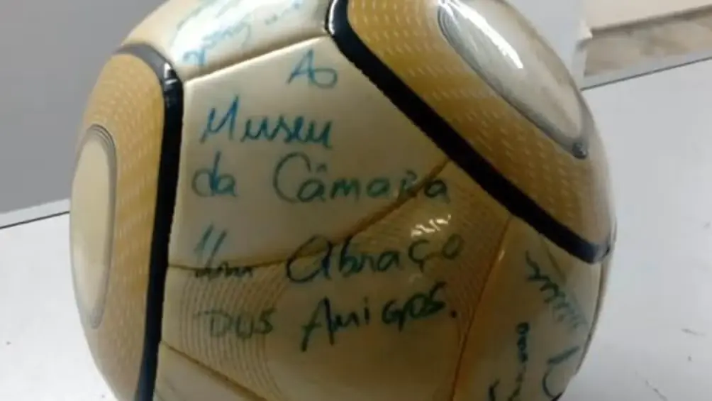 Condenado a 17 años por robar balón firmado por Neymar