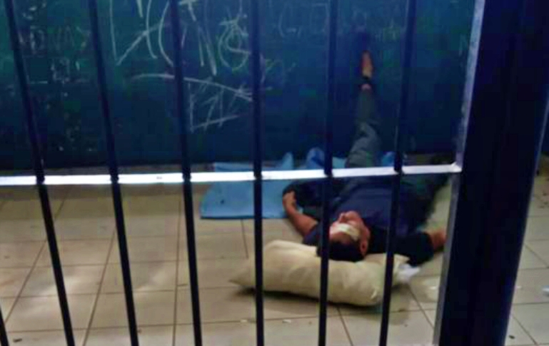 El oficial fue trasladado a la comisaría de la zona del Mechero en el Plan 3000 de aquella ciudad.