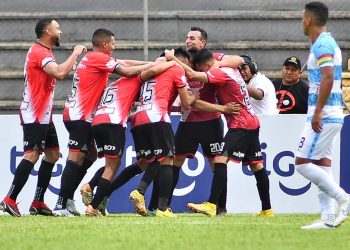 Vaca Díez estrena el estadio Jordán a nivel profesional con una derrota