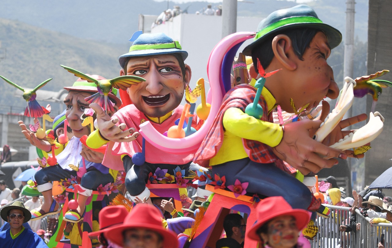 El Carnaval de Negros y Blancos, donde no hay polémica en torno al "blackface". Foto: AFP