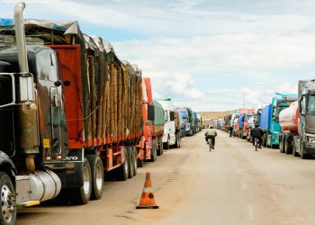 Los camiones bolivianos están parados en Desaguadero.