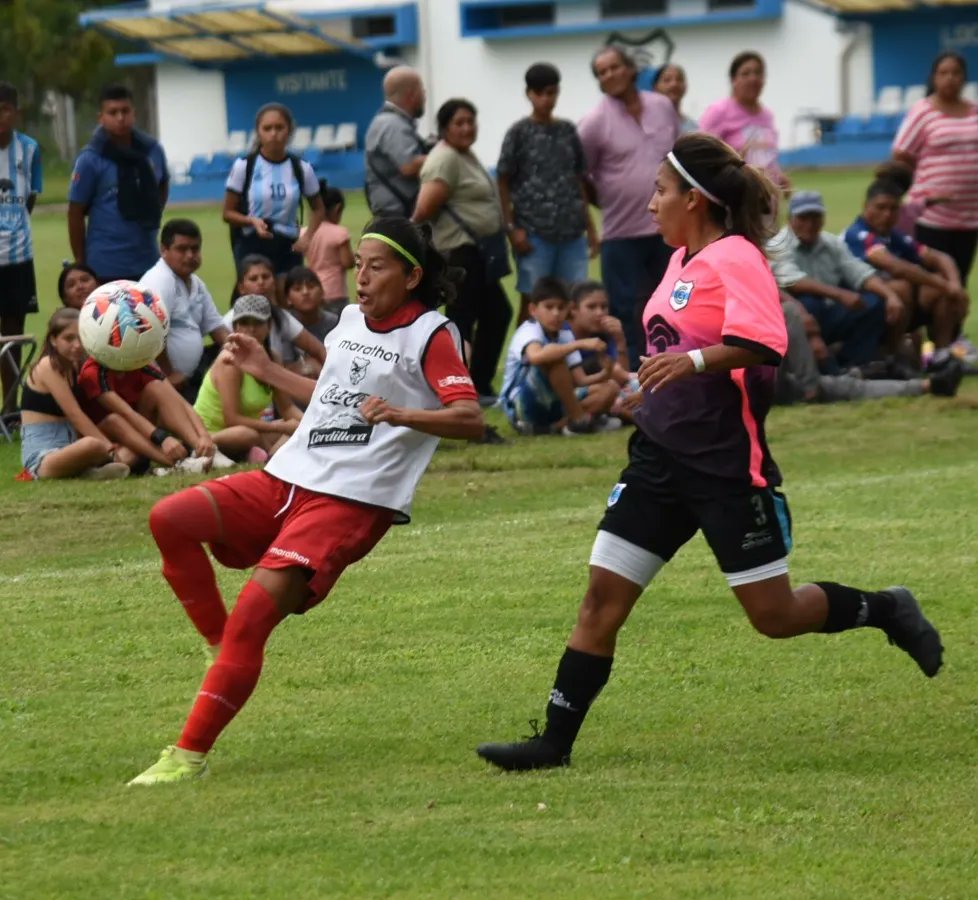 La selección boliviana femenina iguala ante un combinado jujeño