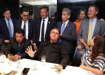 bolsonaro_reunido_con_sus_legisladores.jpg