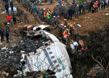 busqueda-de_cadaveres_accidente_nepal.jpg