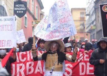 Maestros urbanos terminan su tercera semana de protestas. Foto: Rodwy Cazón