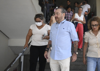 Suspenden hasta el 8 de marzo el juicio contra Calvo por ‘ultraje de la wiphala’ y discriminación