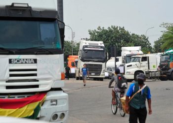 Tres golpes duros y consecutivos para el transporte y el comercio del país