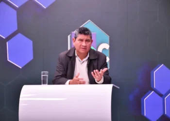 El viceministro de Educación Regular, Eudal Tejerina, en entrevista en Bolivia TV. FOTO: Ministerio de Educación