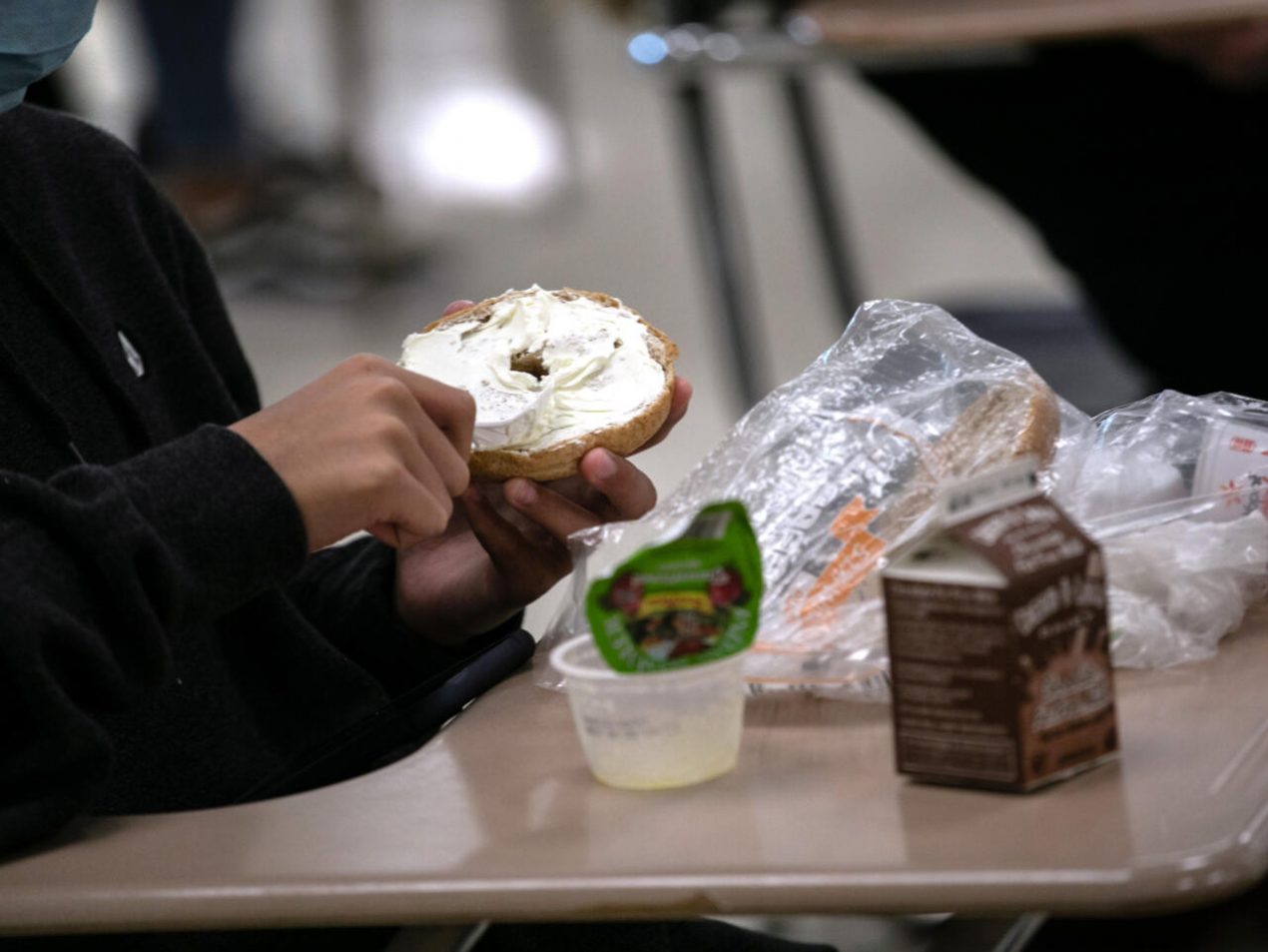 Unos 30 millones de niños al año participan en el Programa Nacional de Almuerzos Escolares, que ofrece comidas de bajo coste o gratuitas en escuelas públicas y privadas sin ánimo de lucro. Foto: AFP.