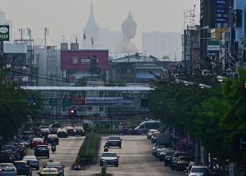 Desde principios de semana, Bangkok está rodeado de una niebla espesa. Foto: AFP