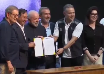 Arce y Lula firman convenio para construcción de puente binacional