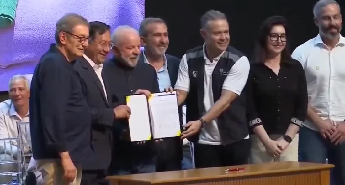 Arce y Lula firman convenio para construcción de puente binacional