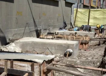 Refuerzan 12 vigas y pilotes en la avenida Costanera de Obrajes