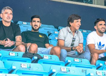 costas_en_el_partido_racing_bolivar.jpg