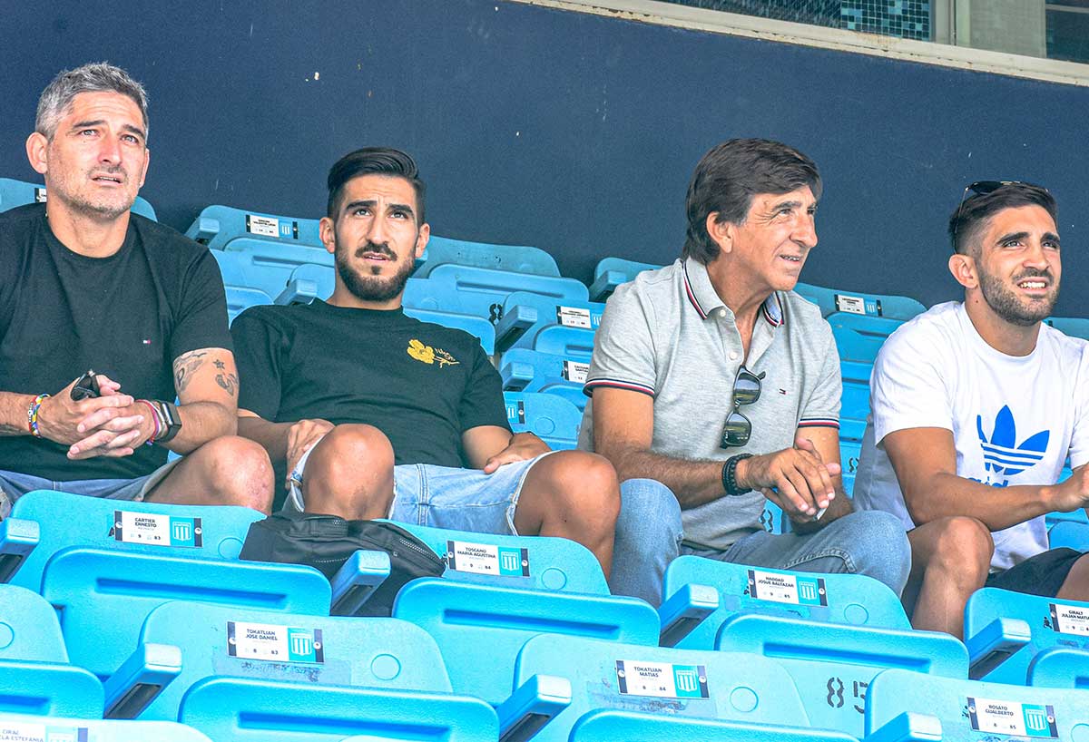 costas_en_el_partido_racing_bolivar.jpg