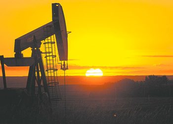 Petróleo cae