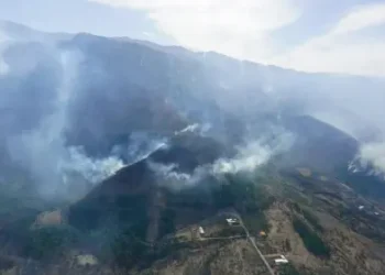 Defensa Civil: el 30% del incendio en la serranía de Sama fue controlado