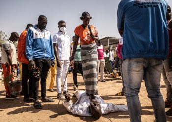 Adja es el nombre de la famosa curandera de Burkina Faso. Foto: AFP