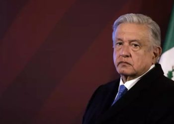 Obrador carga contra el Supremo por suspender la reforma electoral.