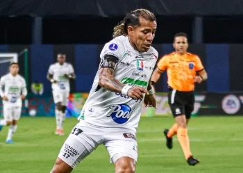 Dayro Moreno ilusiona a Once Caldas y Mineiro sale vivo de La Paz