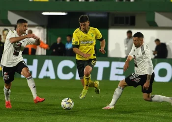 Riestra pierde ocasión de quedar como líder en el Clausura argentino