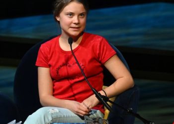 La activista Greta Thunberg y cientos de jóvenes presentaron la demanda contra el Estado. Foto: AFP