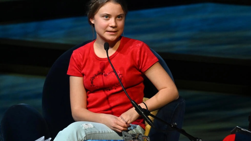 La activista Greta Thunberg y cientos de jóvenes presentaron la demanda contra el Estado. Foto: AFP