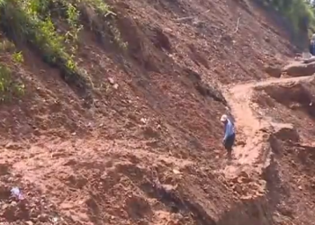 Ocho comunidades están aisladas por un derrumbe en Moro Chico-Nor Yungas. Foto: Captura