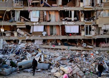 destrozos_en_un_edificio_tras_el_sismo.jpg