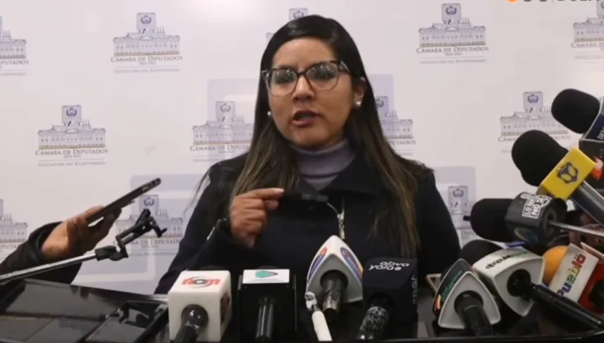 Asambleístas retoman vigilia contra contratos de litio