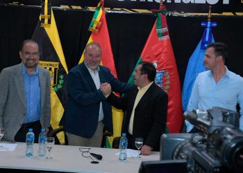 dirigentes_de_bolivar_y_the_strongest_en_laconferencia_conjunta.jpg