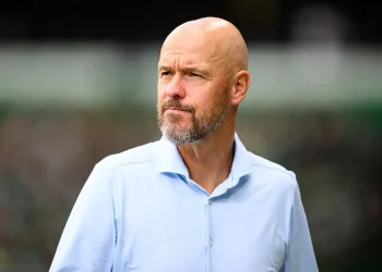 Leverkusen destituye a su DT Erik ten Hag tras dos fechas