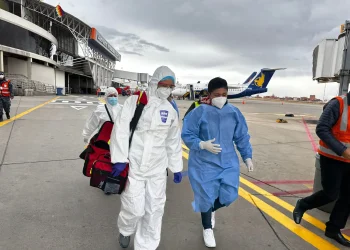 Personal del Ministerio de Salud realizó un simulacro en el aeropuerto de El Alto. FOTO: Ministerio de Salud