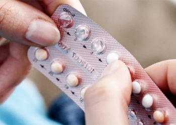 Los anticonceptivos hormonales aumentan el riesgo de cáncer de mama.