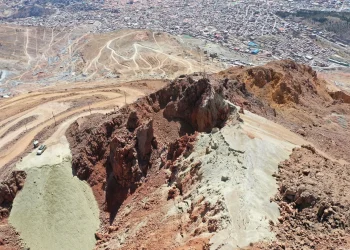 Imágenes de la cima del Cerro Rico de Potosí. FOTO: Azucena Fuertes